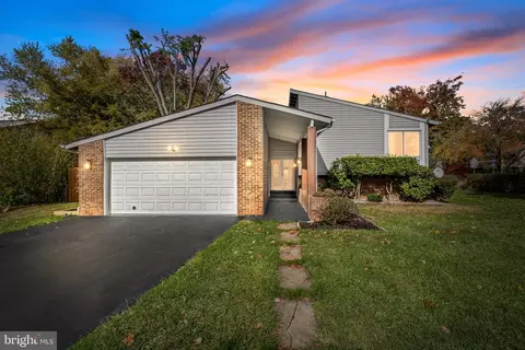 101 Hopeland Ln, Sterling, VA 20164