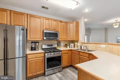 Kitchen - 20227 Macglashan Ter, Ashburn, VA 20147 photo 1 of 4
