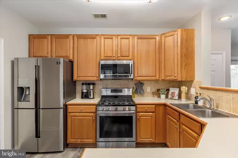 Kitchen - 20227 Macglashan Ter, Ashburn, VA 20147 photo 3 of 4