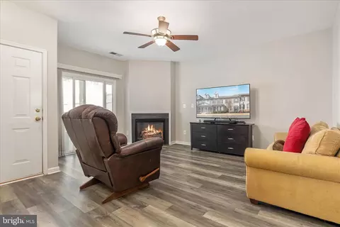 Living - 20227 Macglashan Ter, Ashburn, VA 20147 photo 1 of 2