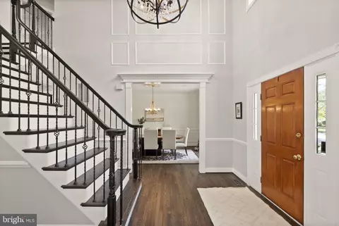 Entry Way - 19944 Interlachen Cir, Ashburn, VA 20147 photo 3 of 8