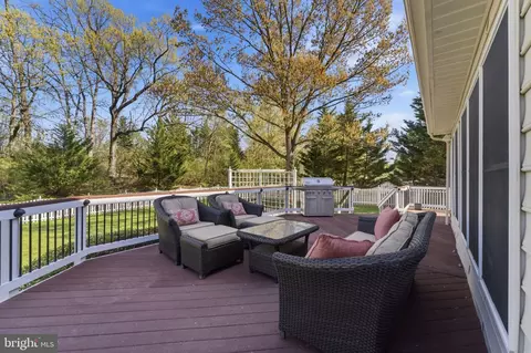 Exterior - 19944 Interlachen Cir, Ashburn, VA 20147 photo 17 of 24