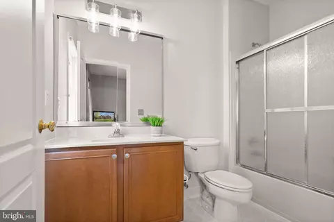Bath - 19944 Interlachen Cir, Ashburn, VA 20147 photo 4 of 7