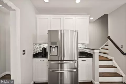 Kitchen - 19944 Interlachen Cir, Ashburn, VA 20147 photo 5 of 10