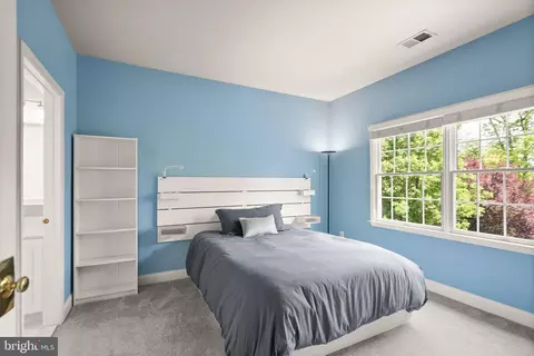 Bedroom - 19944 Interlachen Cir, Ashburn, VA 20147 photo 3 of 6