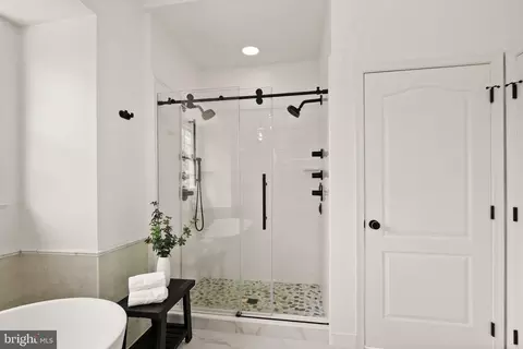 Bath - 19944 Interlachen Cir, Ashburn, VA 20147 photo 3 of 7