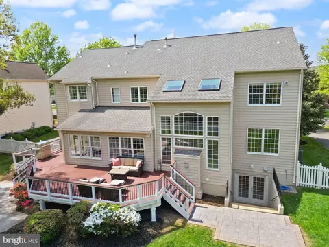 Exterior - 19944 Interlachen Cir, Ashburn, VA 20147 photo 16 of 24