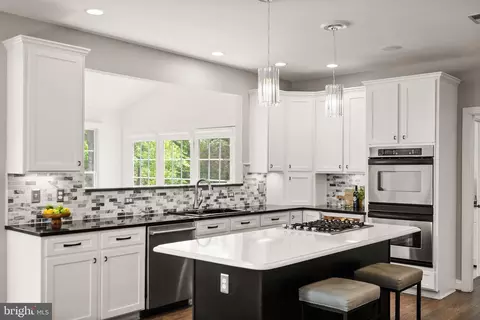 Kitchen - 19944 Interlachen Cir, Ashburn, VA 20147 photo 2 of 10