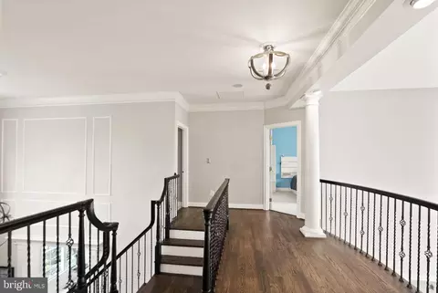 Entry Way - 19944 Interlachen Cir, Ashburn, VA 20147 photo 7 of 8