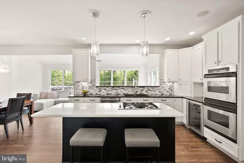 Kitchen - 19944 Interlachen Cir, Ashburn, VA 20147 photo 3 of 10