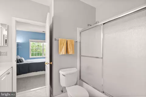 Bath - 19944 Interlachen Cir, Ashburn, VA 20147 photo 6 of 7