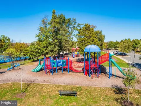 View/Area - 19944 Interlachen Cir, Ashburn, VA 20147 photo 13 of 17
