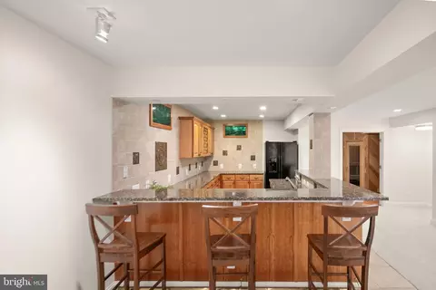 Kitchen - 19944 Interlachen Cir, Ashburn, VA 20147 photo 10 of 10