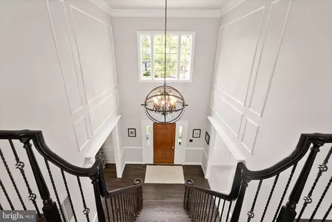 Entry Way - 19944 Interlachen Cir, Ashburn, VA 20147 photo 2 of 8