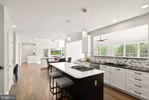 Kitchen - 19944 Interlachen Cir, Ashburn, VA 20147 photo 4 of 10