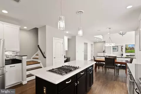 Kitchen - 19944 Interlachen Cir, Ashburn, VA 20147 photo 6 of 10