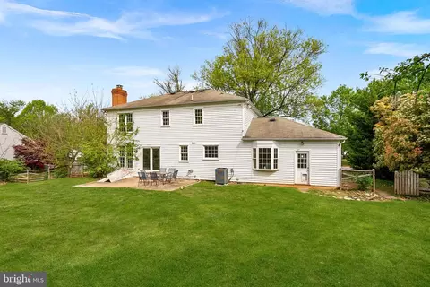 Exterior - 105 Peyton Rd, Sterling, VA 20165 photo 4 of 9