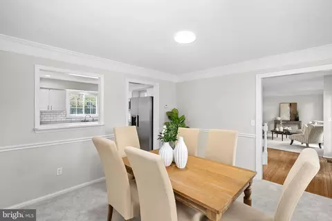 Dining - 105 Peyton Rd, Sterling, VA 20165 photo 2 of 5