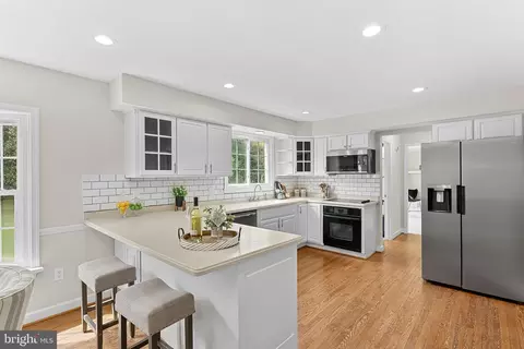 Kitchen - 105 Peyton Rd, Sterling, VA 20165 photo 2 of 6