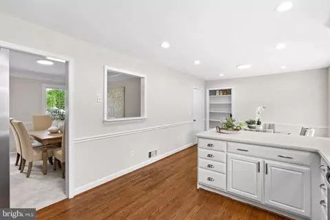 Entry Way - 105 Peyton Rd, Sterling, VA 20165 photo 2 of 3