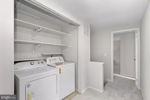 Entry Way - 105 Peyton Rd, Sterling, VA 20165 photo 3 of 3