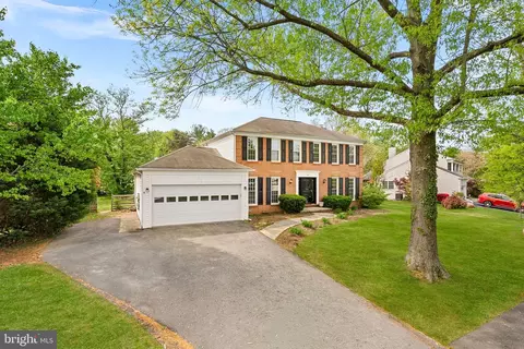 Exterior - 105 Peyton Rd, Sterling, VA 20165 photo 8 of 9