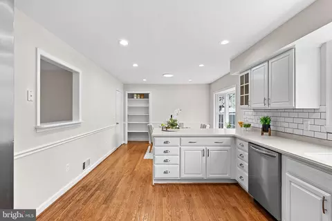 Kitchen - 105 Peyton Rd, Sterling, VA 20165 photo 4 of 6
