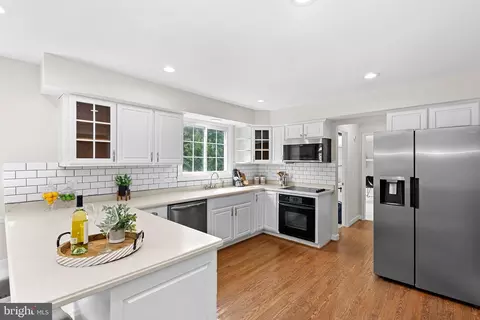 Kitchen - 105 Peyton Rd, Sterling, VA 20165 photo 6 of 6