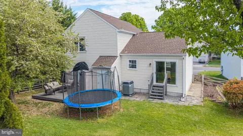 Exterior - 5 Dudley Ct, Sterling, VA 20165 photo 5 of 13