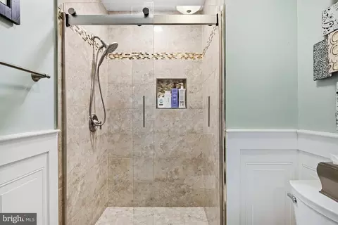 Bath - 5 Dudley Ct, Sterling, VA 20165 photo 3 of 4