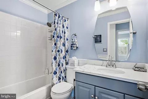Bath - 5 Dudley Ct, Sterling, VA 20165 photo 4 of 4