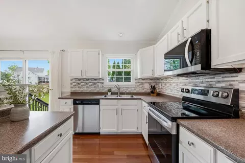 Kitchen - 5 Dudley Ct, Sterling, VA 20165 photo 2 of 2