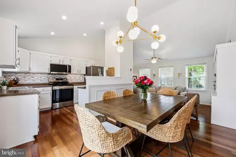 Dining - 5 Dudley Ct, Sterling, VA 20165 photo 2 of 6