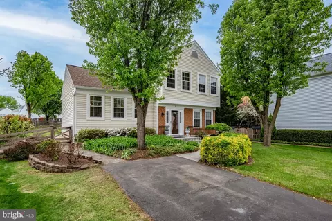 Exterior - 5 Dudley Ct, Sterling, VA 20165 photo 2 of 13
