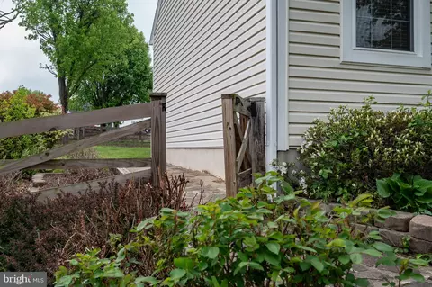 Exterior - 5 Dudley Ct, Sterling, VA 20165 photo 3 of 13