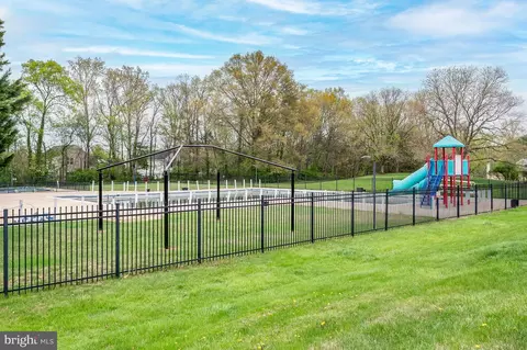 Exterior - 5 Dudley Ct, Sterling, VA 20165 photo 11 of 13