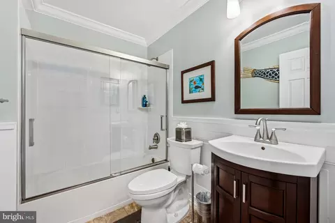 Bath - 5 Dudley Ct, Sterling, VA 20165 photo 1 of 4