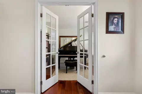 Entry Way - 5 Dudley Ct, Sterling, VA 20165 photo 4 of 8