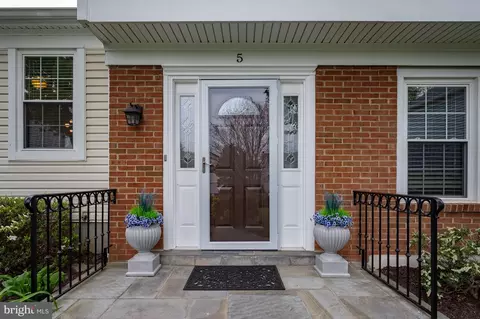 Entry Way - 5 Dudley Ct, Sterling, VA 20165 photo 1 of 8