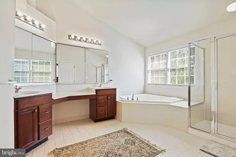 Bath - 22845 Queensbridge Dr, Ashburn, VA 20148 photo 2 of 4