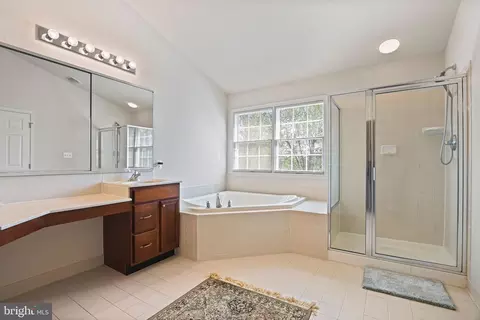 Bath - 22845 Queensbridge Dr, Ashburn, VA 20148 photo 3 of 4