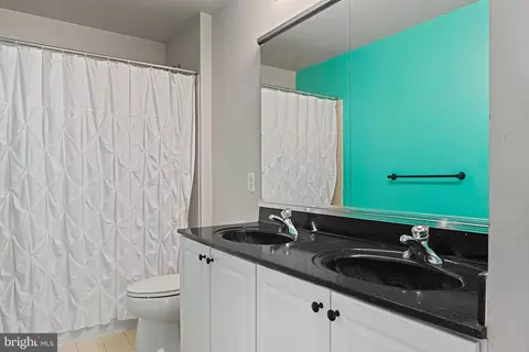 Bath - 22845 Queensbridge Dr, Ashburn, VA 20148 photo 4 of 4