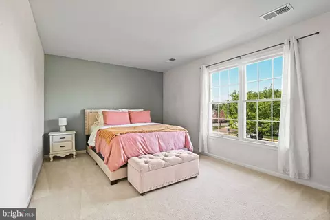 Bedroom - 22845 Queensbridge Dr, Ashburn, VA 20148 photo 2 of 5