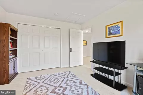 Bedroom - 22845 Queensbridge Dr, Ashburn, VA 20148 photo 4 of 5