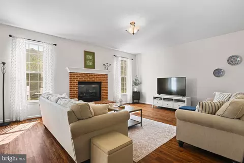 Living - 22845 Queensbridge Dr, Ashburn, VA 20148 photo 1 of 2