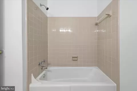 Bath - 1016 C Brixton Ct, Sterling, VA 20164 photo 2 of 2