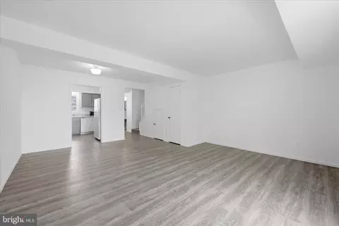 Living - 1016 C Brixton Ct, Sterling, VA 20164 photo 2 of 3