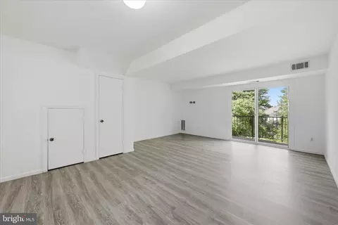 Living - 1016 C Brixton Ct, Sterling, VA 20164 photo 1 of 3