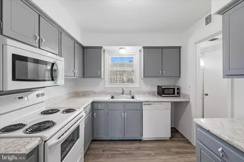 Kitchen - 1016 C Brixton Ct, Sterling, VA 20164 photo 1 of 2