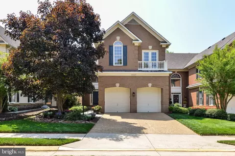20269 Island View Ct, Sterling, VA 20165